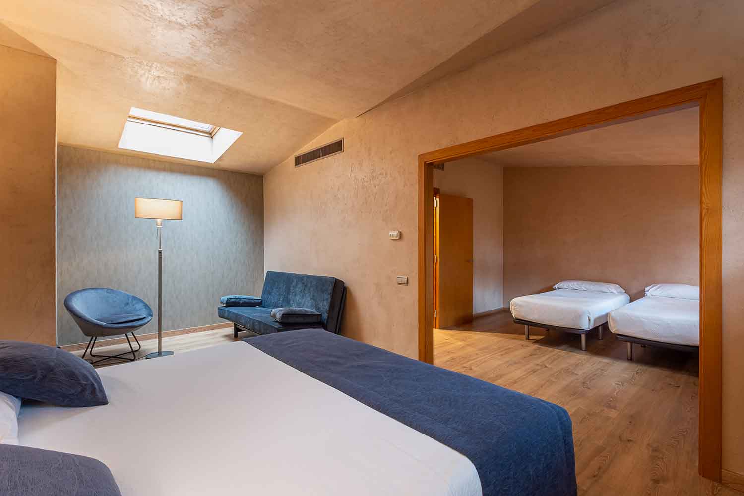 Habitació-àtic-doble-familiar-Hotel-Xalet-del-golf-cerdanya