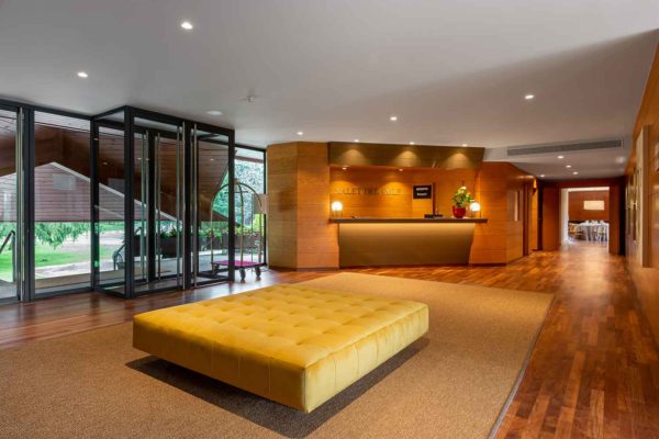 reception-room-Hotel-Xalet-del-golf-cerdanya