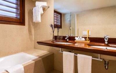 Rooms-penthouse-double-family-bathroom-Hotel-Xalet-del-golf