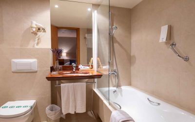 Rooms-double-superior-bathroom-Hotel-Xalet-del-golf